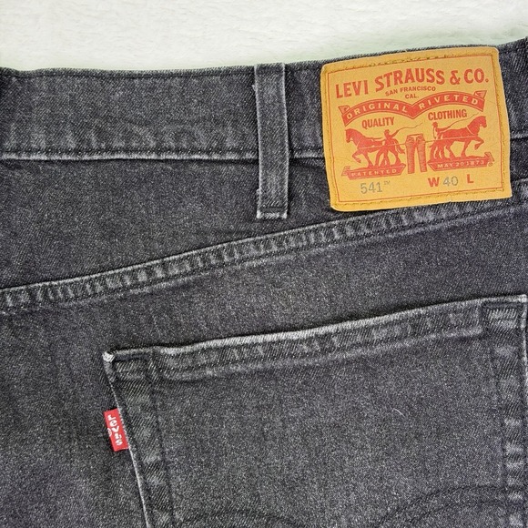 Levis 541 Jean Shorts Mens 40 Black Denim Athletic Fit Loose Jorts Stretch - Picture 6 of 9